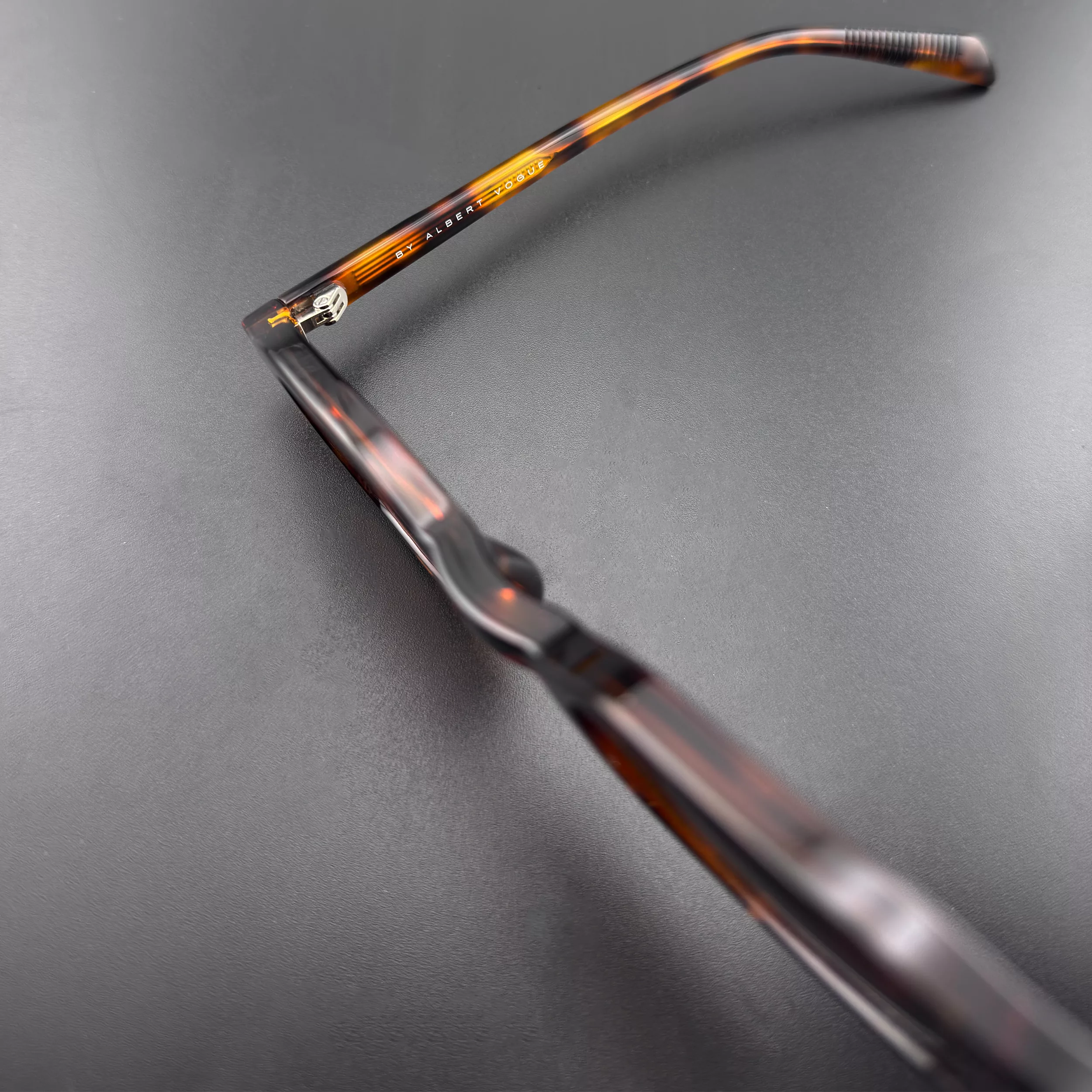 عینک آفتابی مربعی آلبرت وگ مدل S31104C2 Acetate Avantgarde Visionary