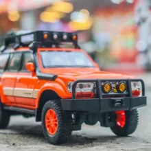 ماکت ماشین چه ژی مدل تویوتا لندکروزر Toyota Land Cruiser LC80 کد R100