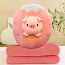 عروسک طرح توت فرنگی مدل خوک کد JI110 ارتفاع 45 سانتی‌متر به همراه پتو