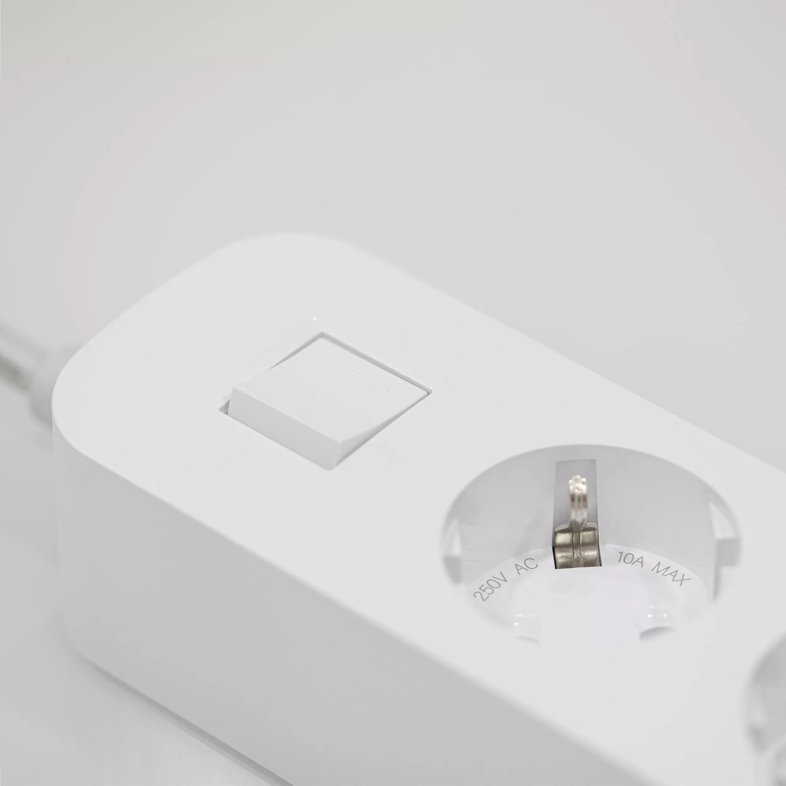 چندراهی برق هادرون مدل P343 مجهز به شارژر 30 وات