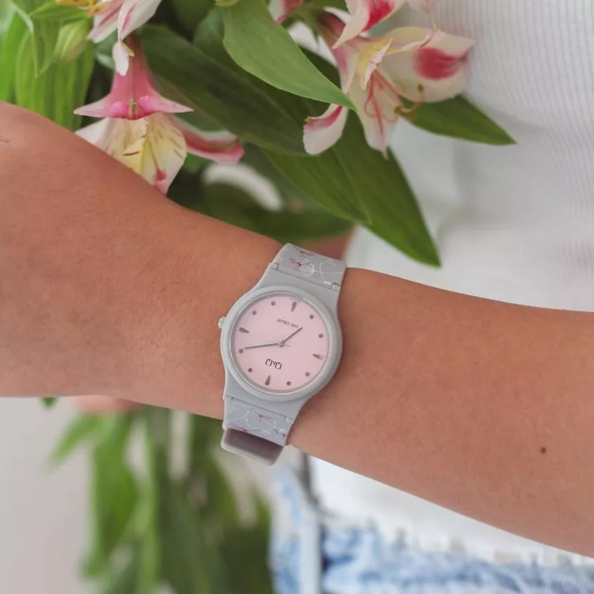 ساعت مچی عقربه ای زنانه کیو اند کیو مدل V06A-011VY