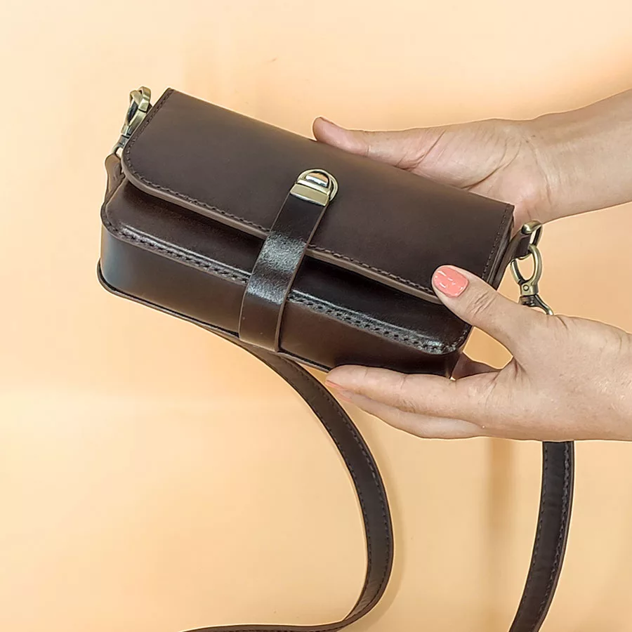 کیف رودوشی زنانه خانه چرم آنا مدل 25735