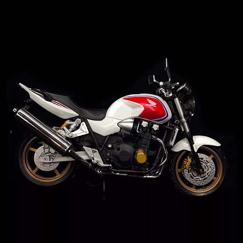 ماکت موتور اوتومکس مدل هوندا CB1300SF به همراه پالت