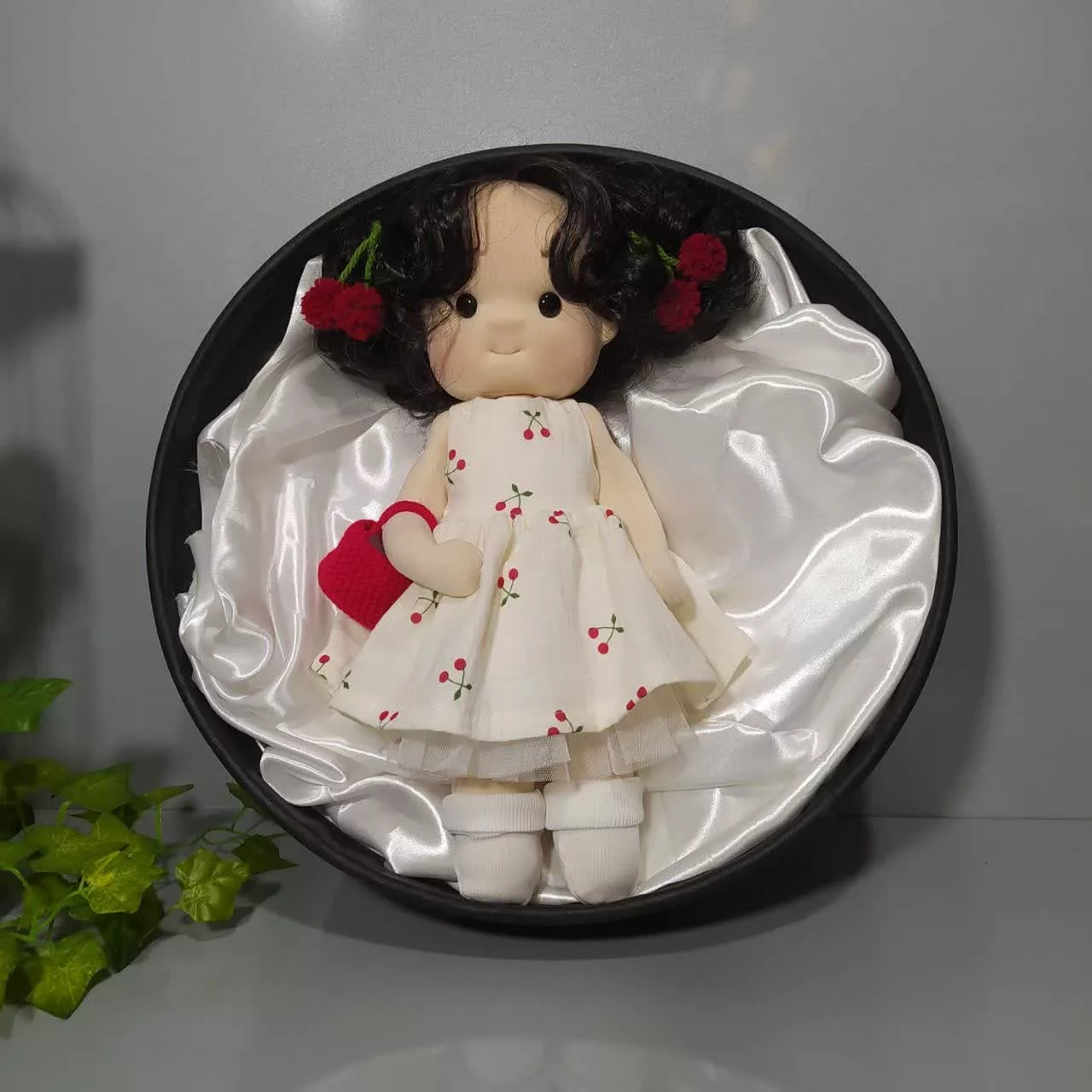 عروسک مدل یانا طرح گیلاس ارتفاع 40 سانتی متر