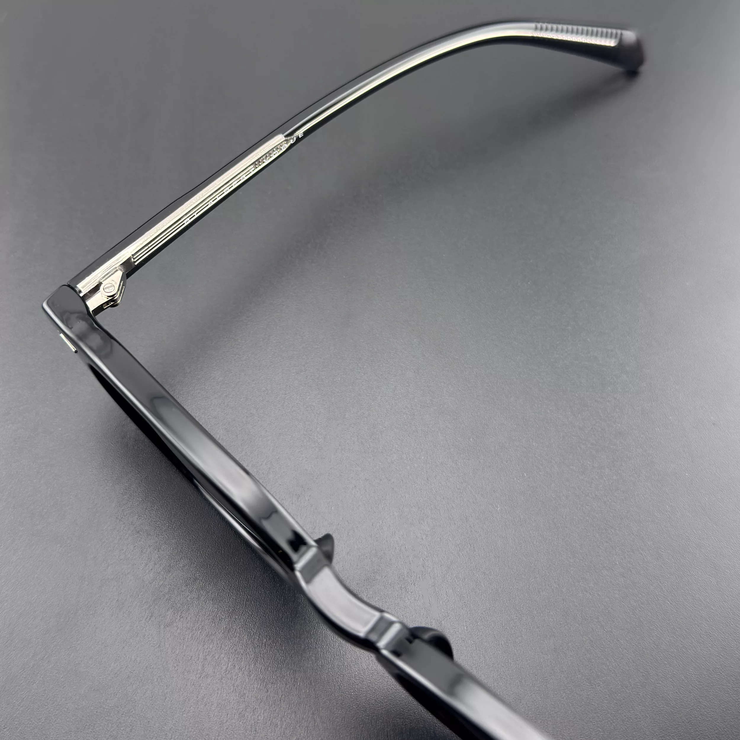 عینک آفتابی پنتوس (Pantos)  آلبرت وگ مدل S31101C1 Acetate Avantgarde Visionary