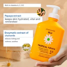 ژل بهداشتی بانوان کامومیلا مدل Moisturizer حجم 300 میلی لیتر