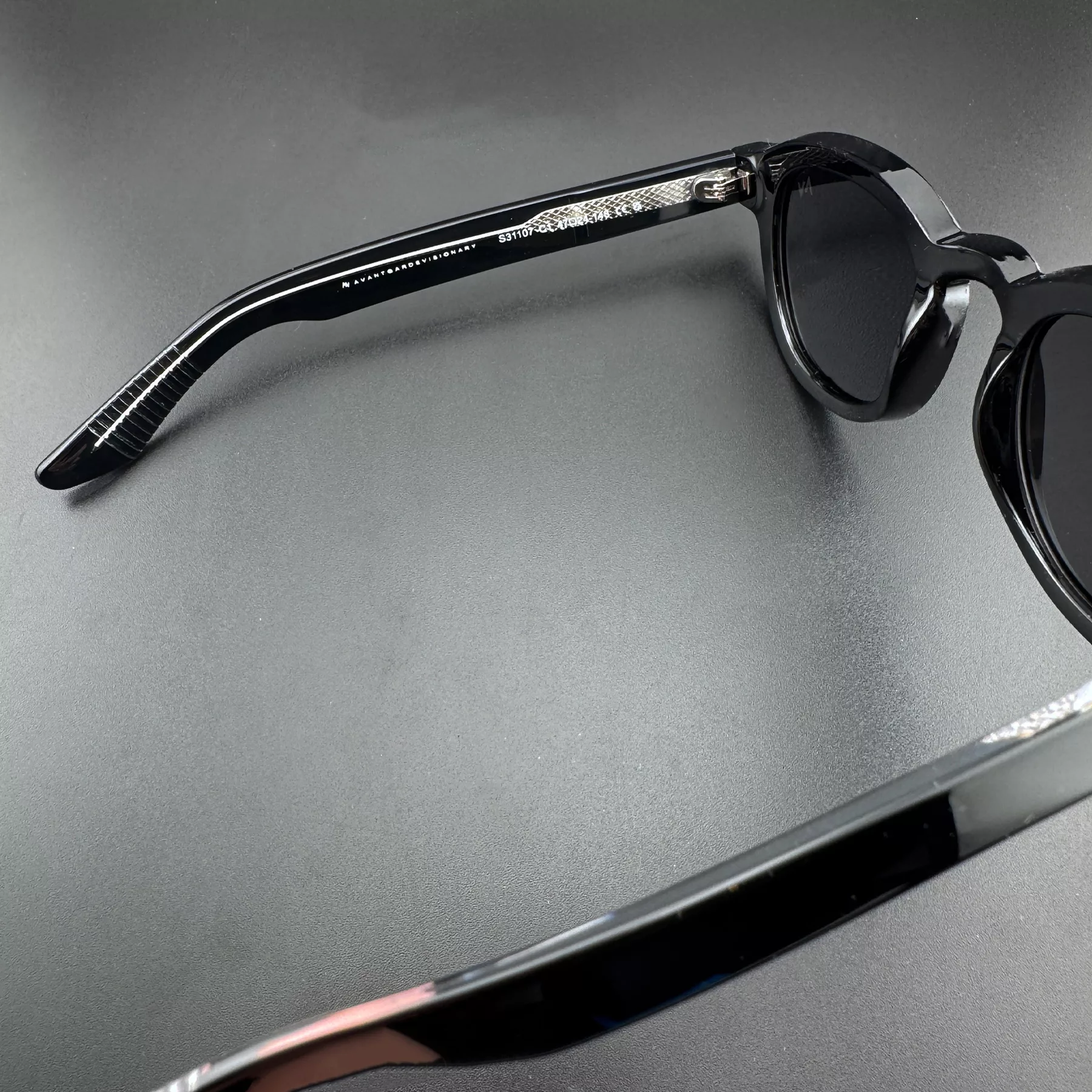 عینک آفتابی پنتوس آلبرت وگ مدل S31107C1 Acetate Avantgarde Visionary