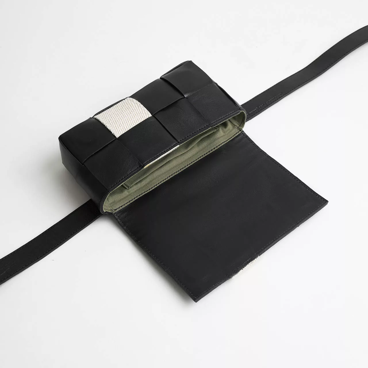 کیف کراس بادی چرم آرا مدل Crust