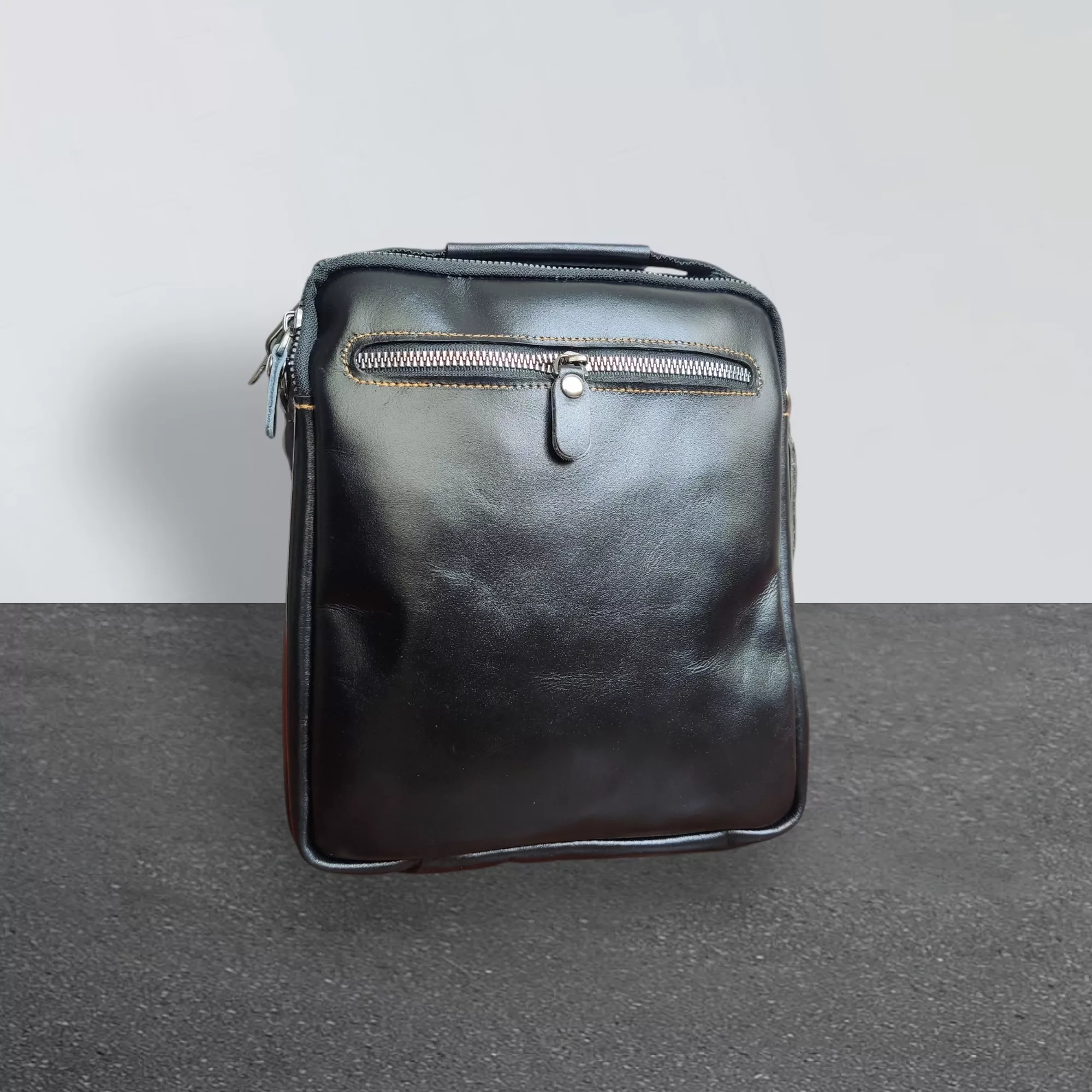 کیف رودوشی مدل چرم گاوی شاهوار