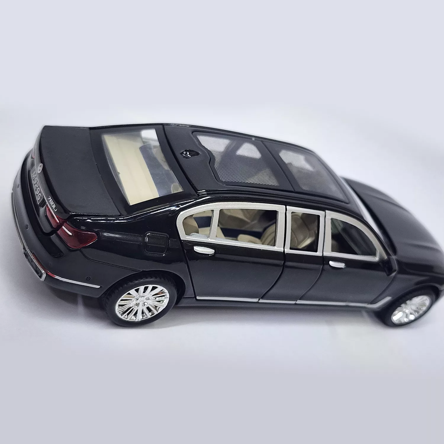 ماشین بازی مدل لیموزین بی ام و BMW 760LI