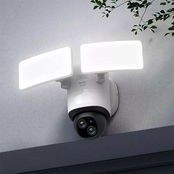دوربین مداربسته تحت شبکه یوفی مدل Floodlight Cam 2 Pro