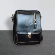 کیف رودوشی مدل چرم گاوی شاهوار