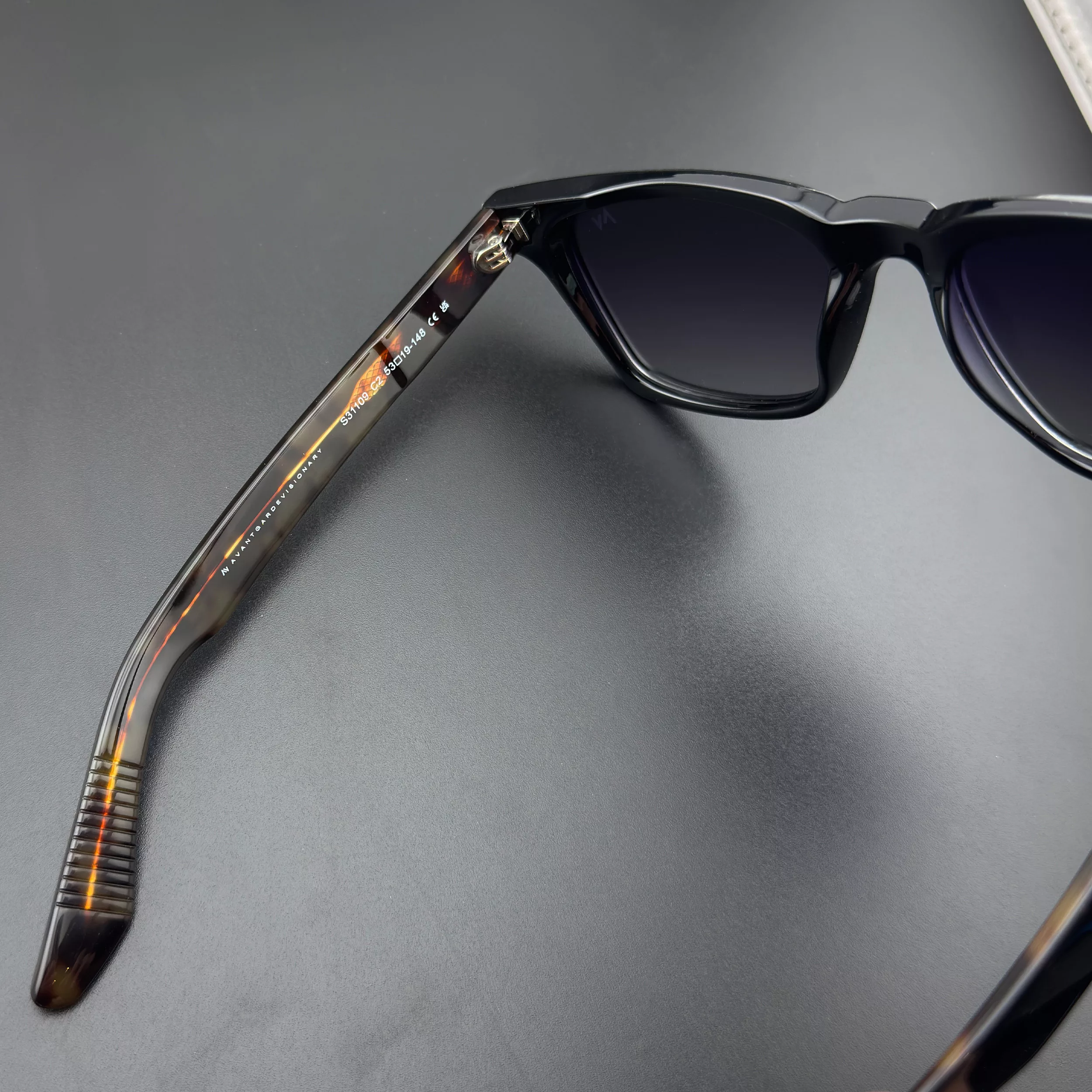 عینک آفتابی مستطیلی آلبرت وگ مدل S31109C2 Acetate Avantgarde Visionary