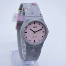 ساعت مچی عقربه ای زنانه کیو اند کیو مدل V06A-011VY