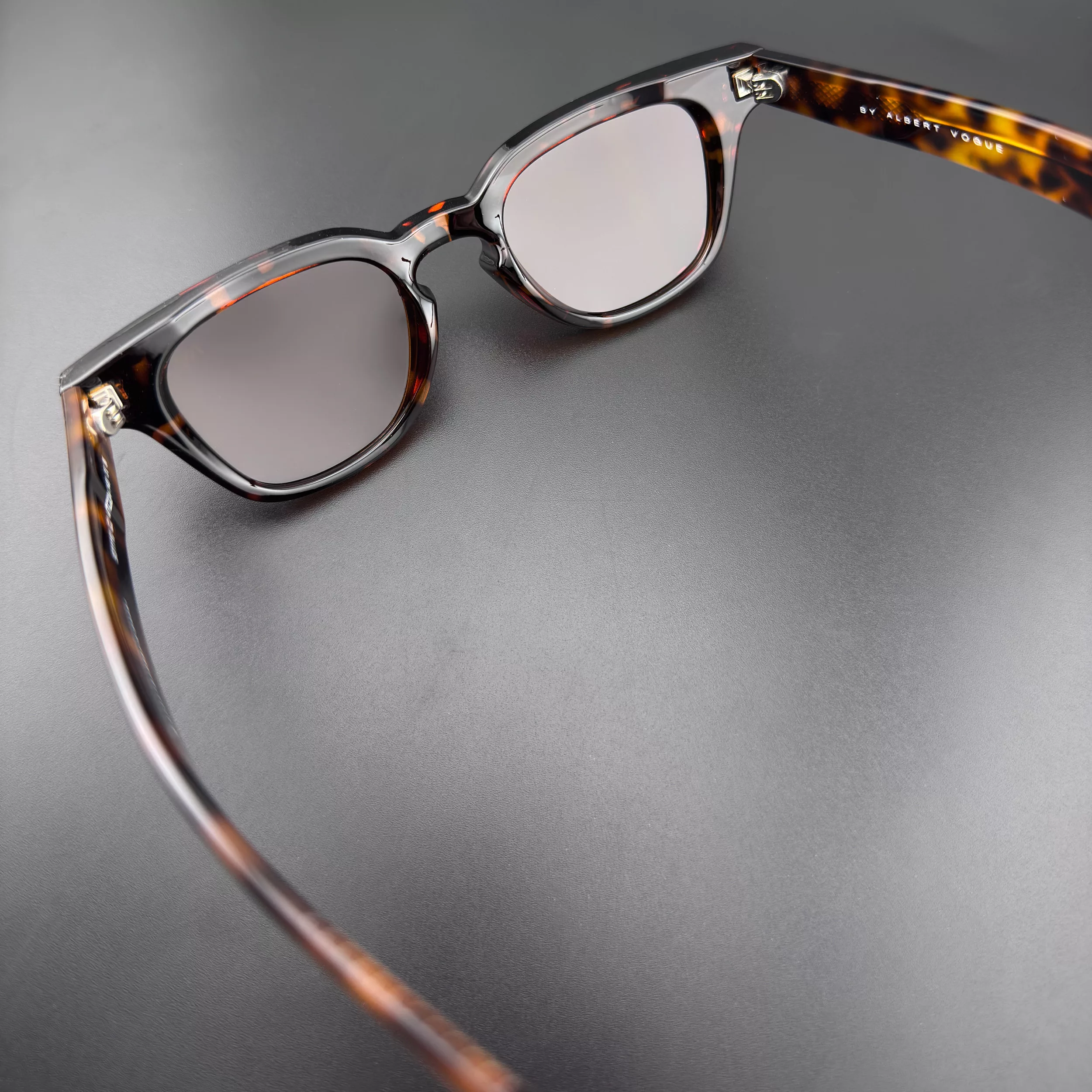 عینک آفتابی مستطیلی آلبرت وگ مدل S31110-C2 Acetate Avantgarde Visionary