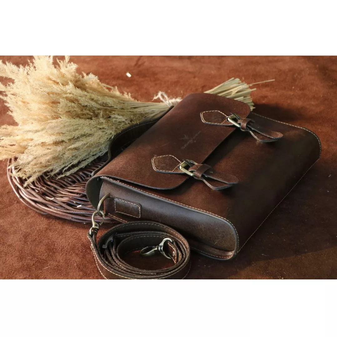 کیف رودوشی چرم بارثاوا مدل 1256