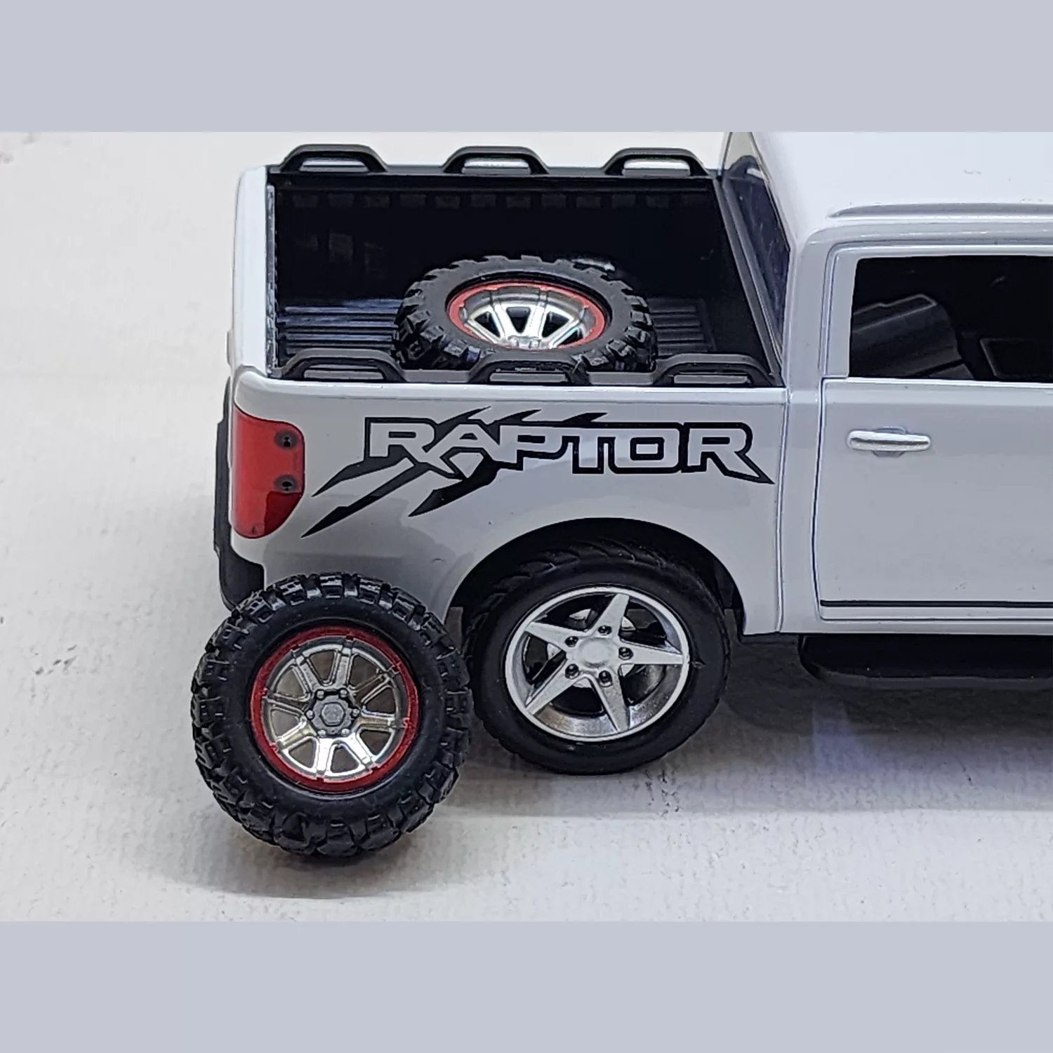 ماشین بازی مدل فلزی FORD RAPTOR