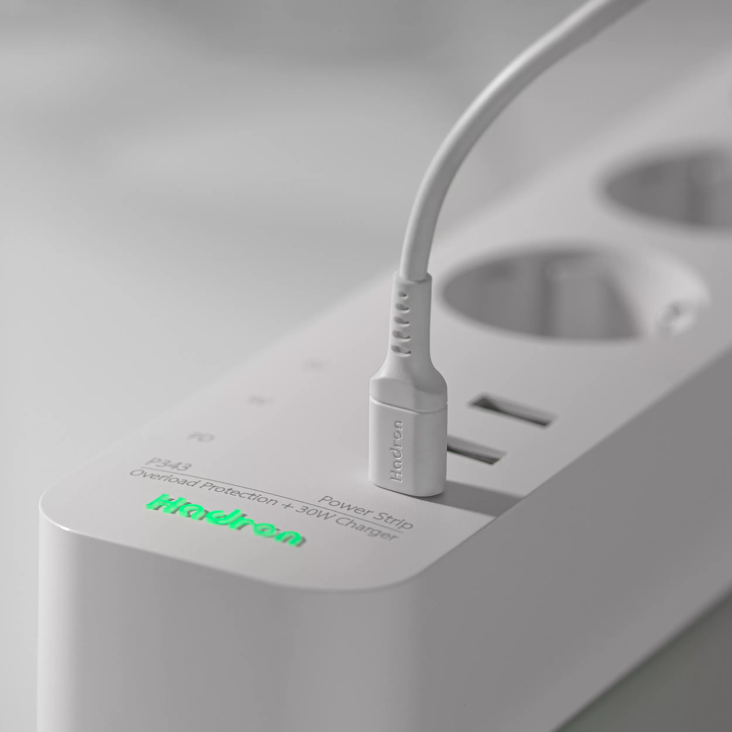 چندراهی برق هادرون مدل P343 مجهز به شارژر 30 وات