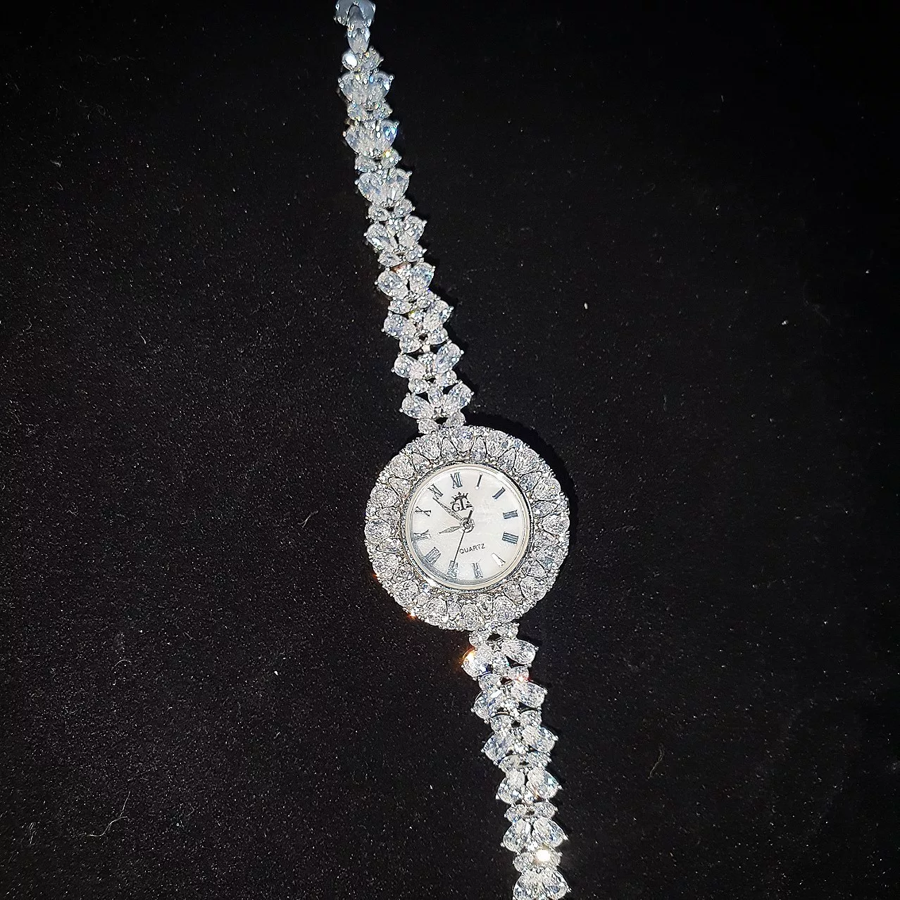 ساعت مچی عقربه ای نقره زنانه جی تی ای مدل نگین اشک