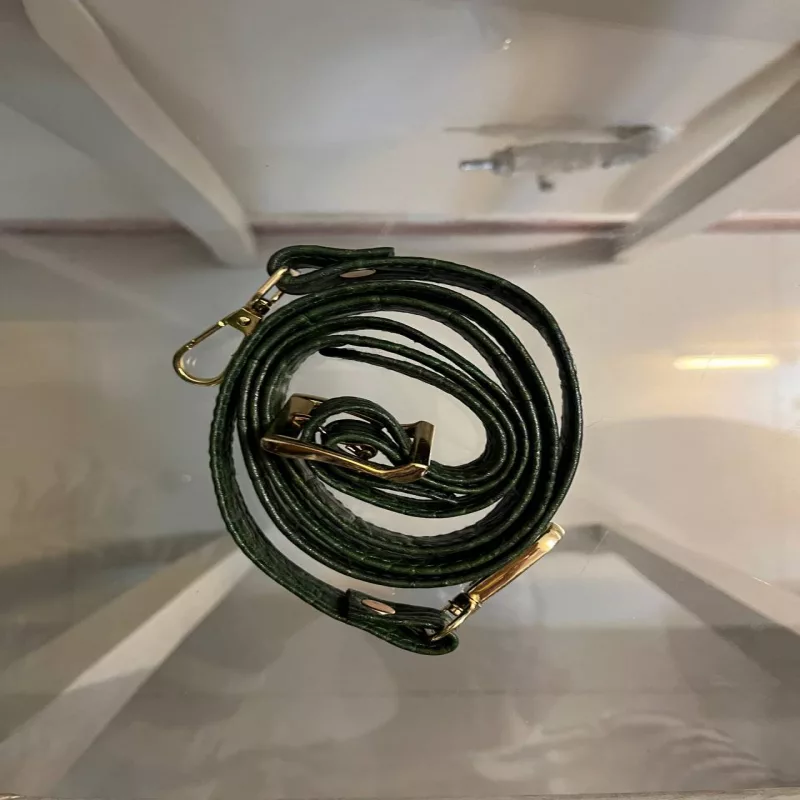 کیف رو دوشی زنانه مدل سه زیپ کد F130