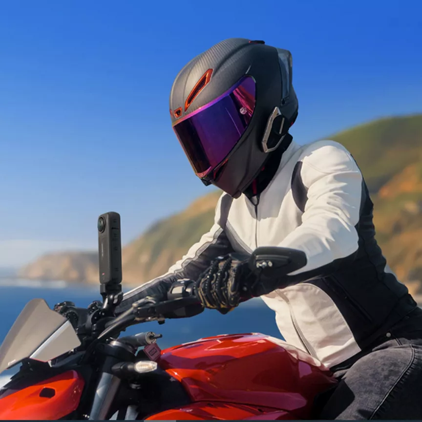 دوربین فیلم برداری ورزشی اینستا 360 مدل X4 به همراه مونوپاد