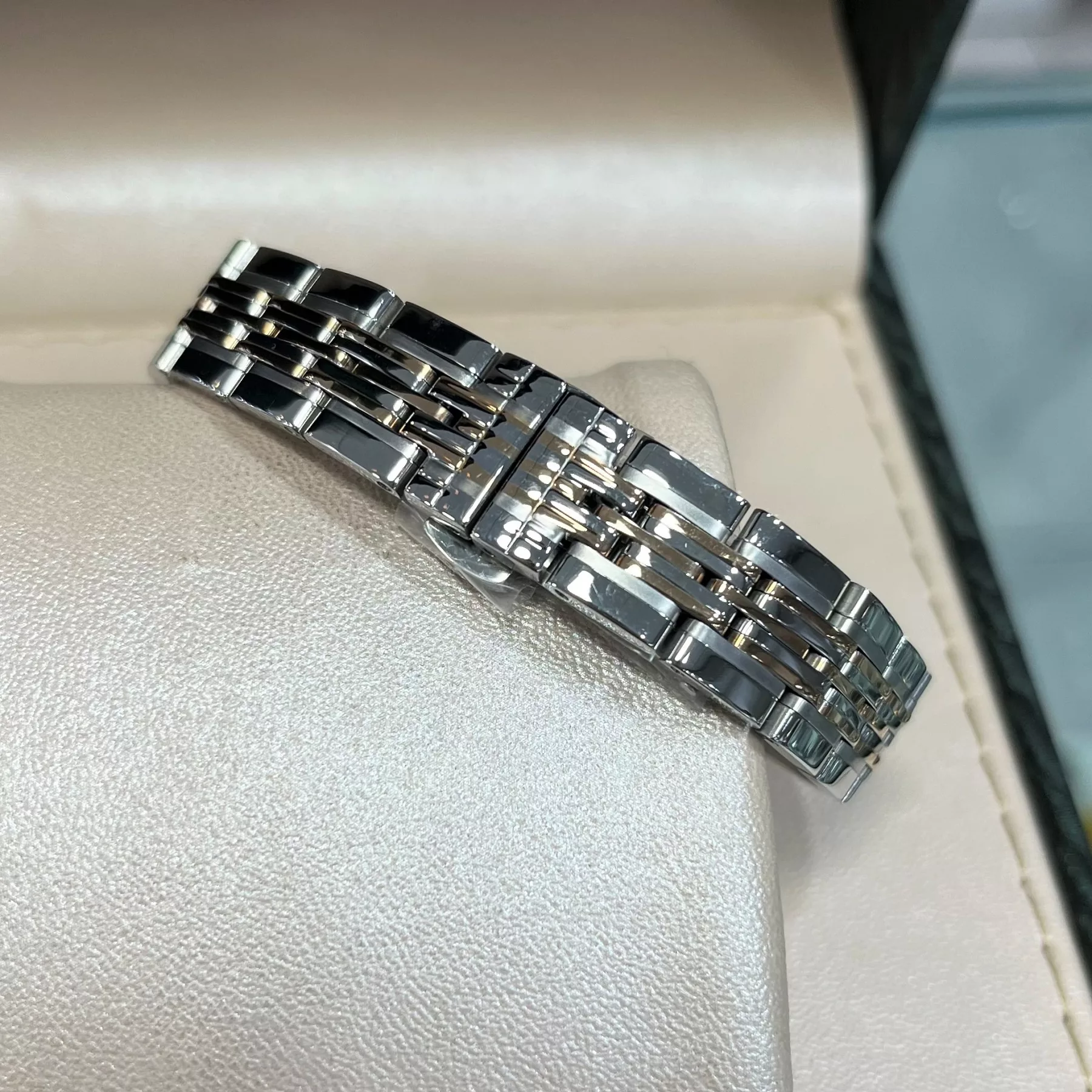 ساعت مچی عقربه ای زنانه لاکسمی مدل 8518L-8