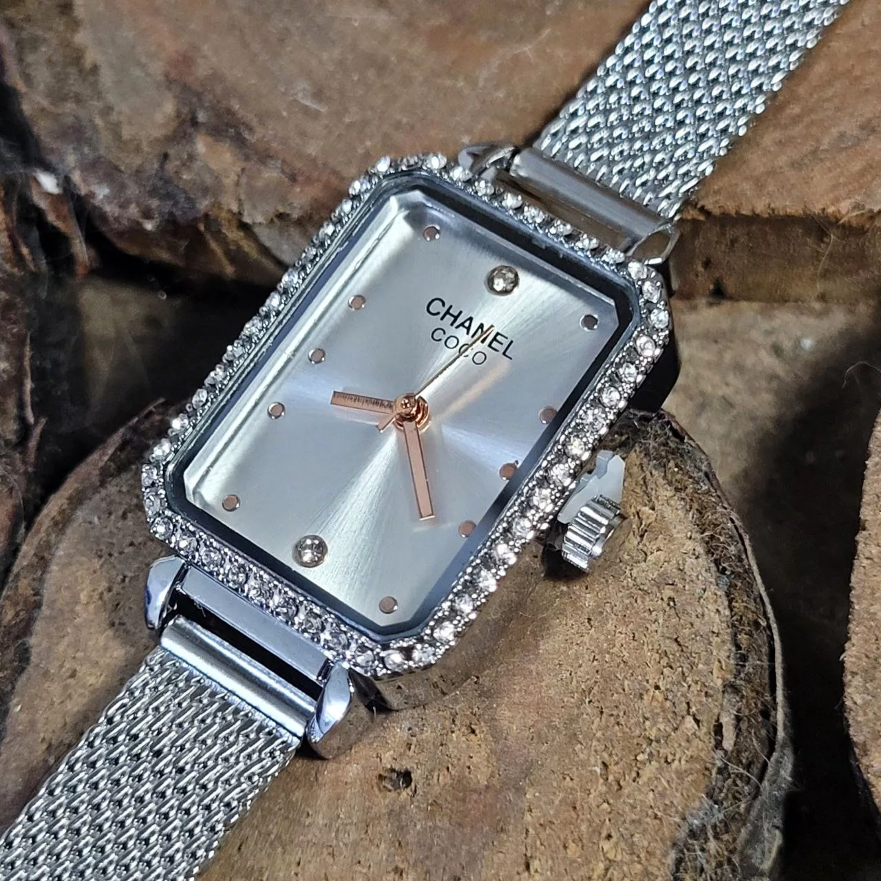 ساعت مچی عقربه ای زنانه مدل دور نگین حصیری کد 01