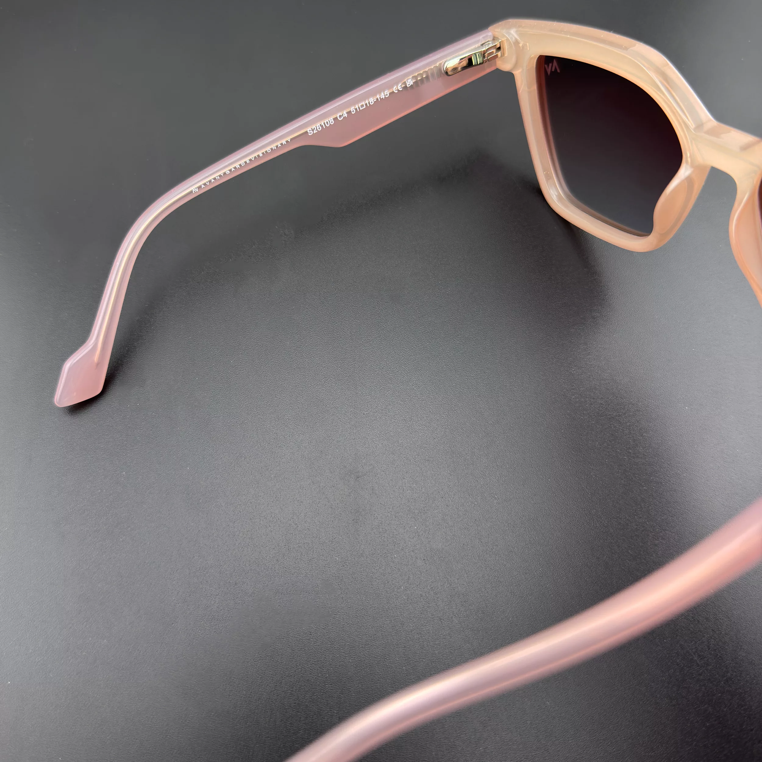 عینک آفتابی ویفرر زنانه آلبرت وگ مدل S26108C4 Acetate Avantgarde Visionary