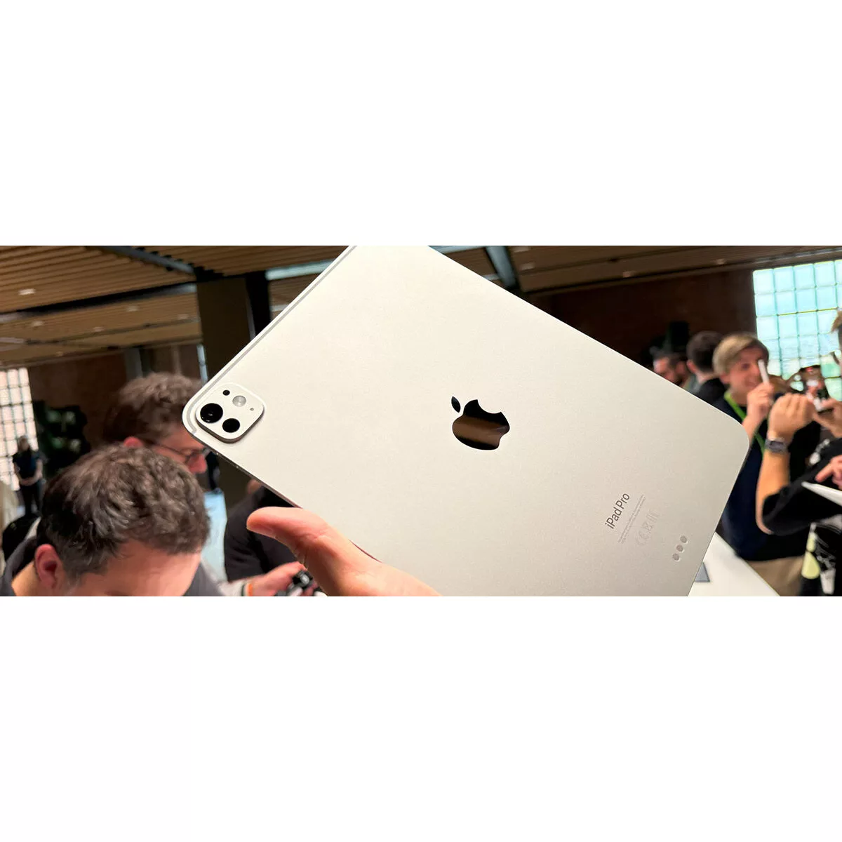 تبلت 11 اینچی اپل مدل iPad Pro 2024 M4 Wi-Fi Standard Glass ظرفیت 2 ترابایت و رم 16 گیگابایت