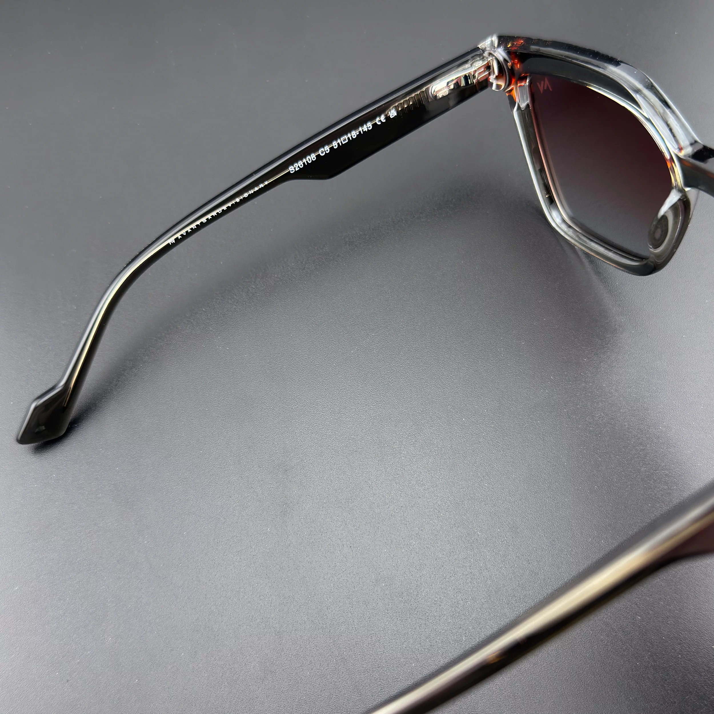 عینک آفتابی ویفرر زنانه آلبرت وگ مدل S26108C5 Acetate Avantgarde Visionary