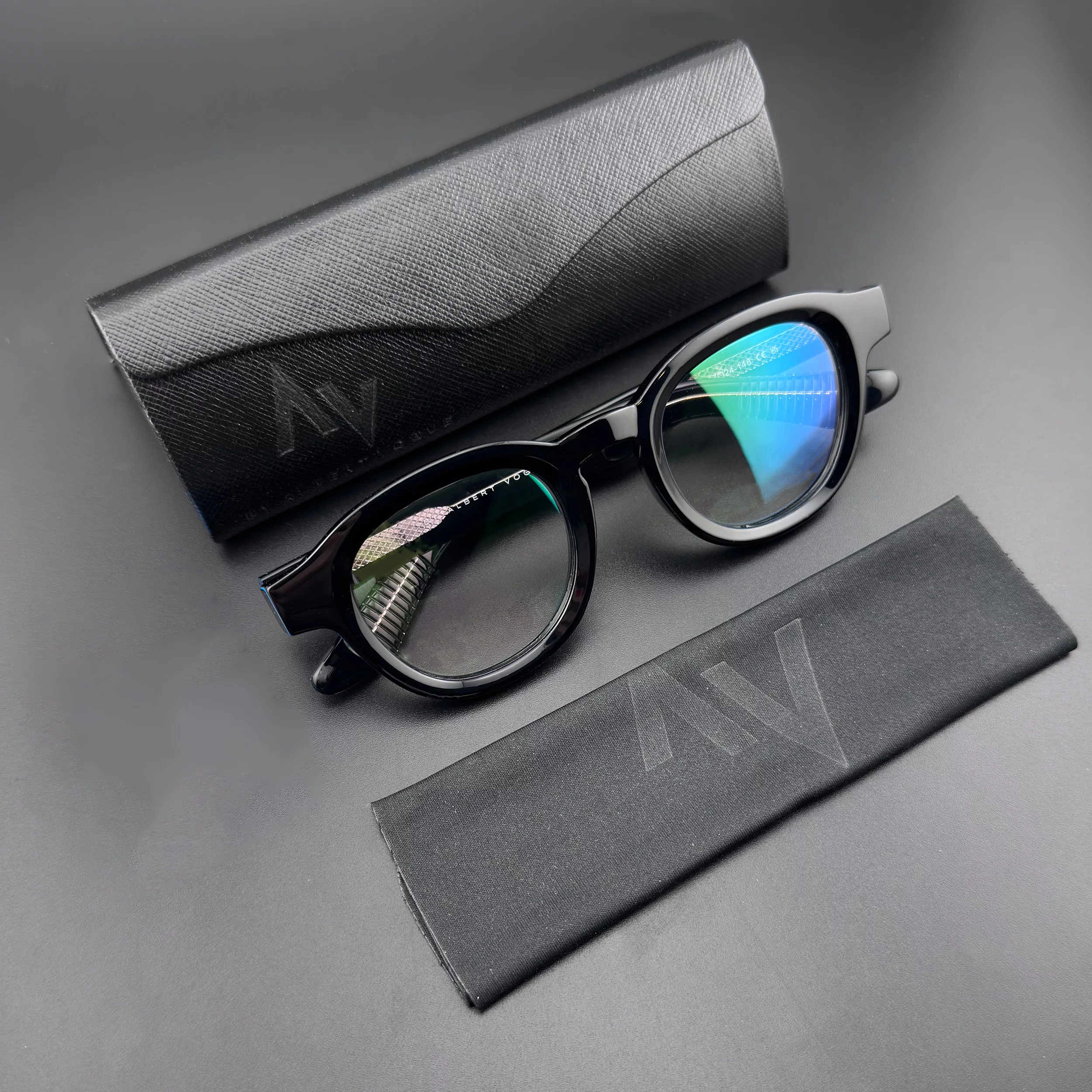 فریم عینک طبی آلبرت وگ مدل S31107-C1-1 Acetate مناسب برای صورت گرد و بیضی