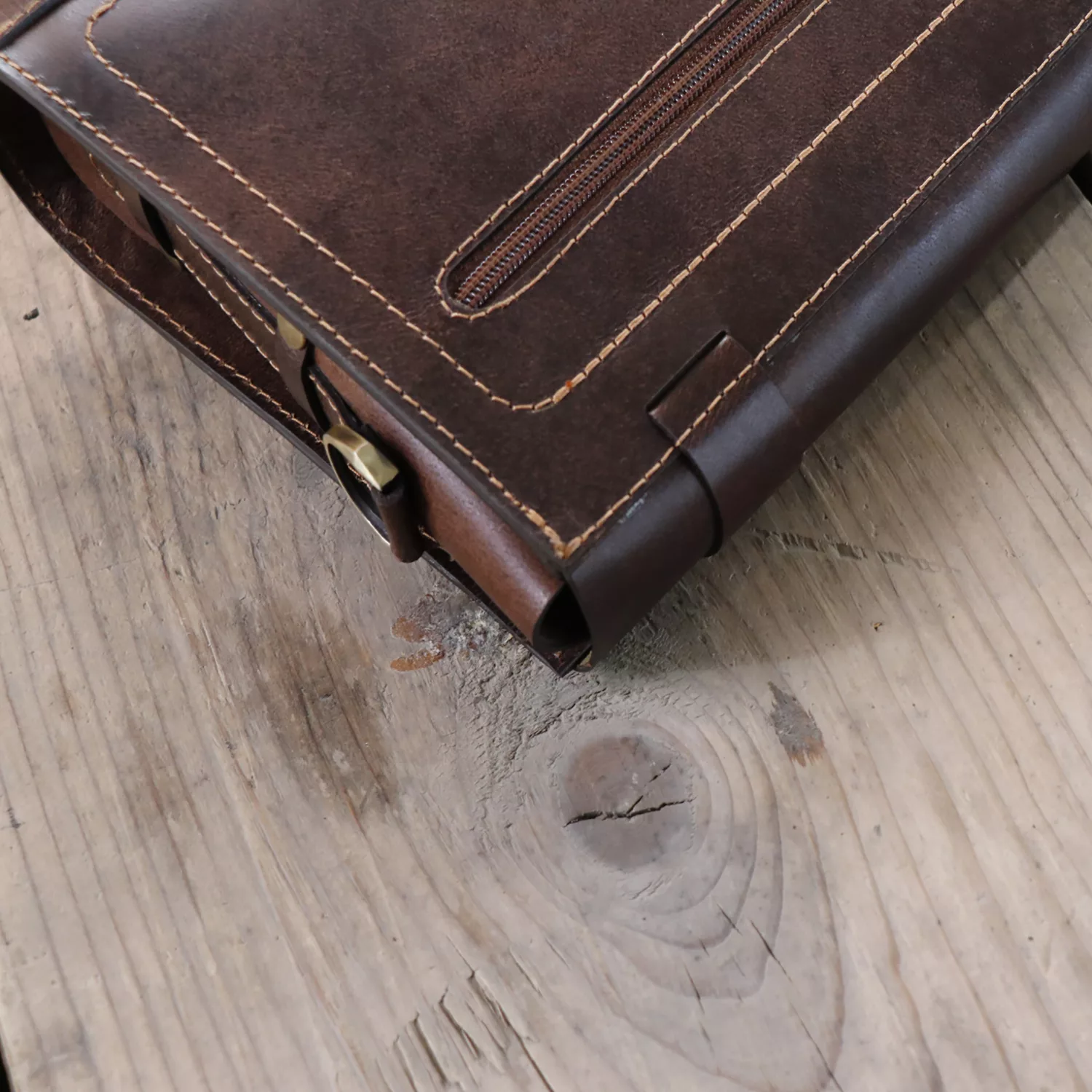 کیف رودوشی چرم بارثاوا مدل 1213