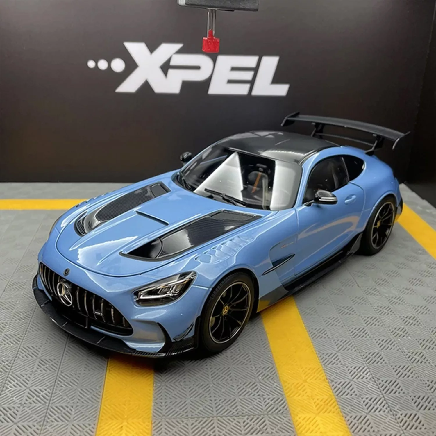 ماشین بازی مدل فلزی موزیکال بنز BENZ AMG GT 118