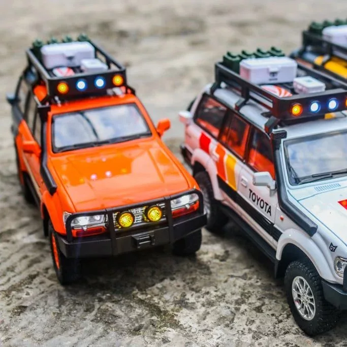 ماکت ماشین چه ژی مدل تویوتا لندکروزر Toyota Land Cruiser LC80 کد R100