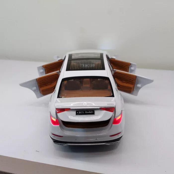 ماشین بازی مدل بنز طرح s600