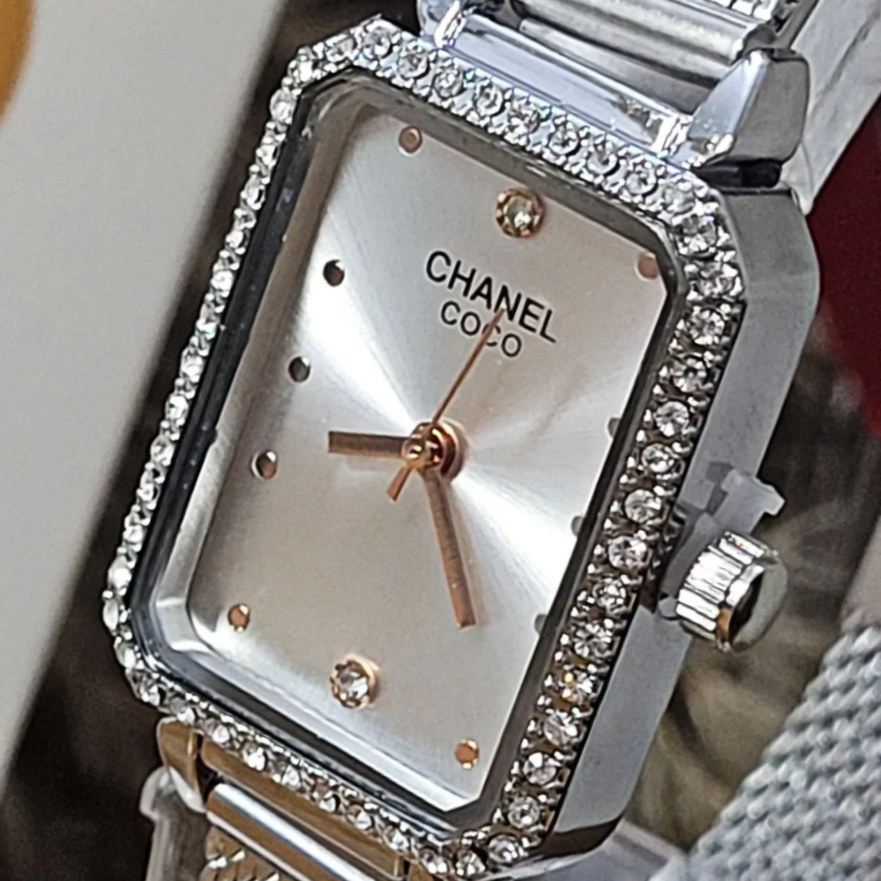 ساعت مچی عقربه ای زنانه مدل دور نگین حصیری کد 01