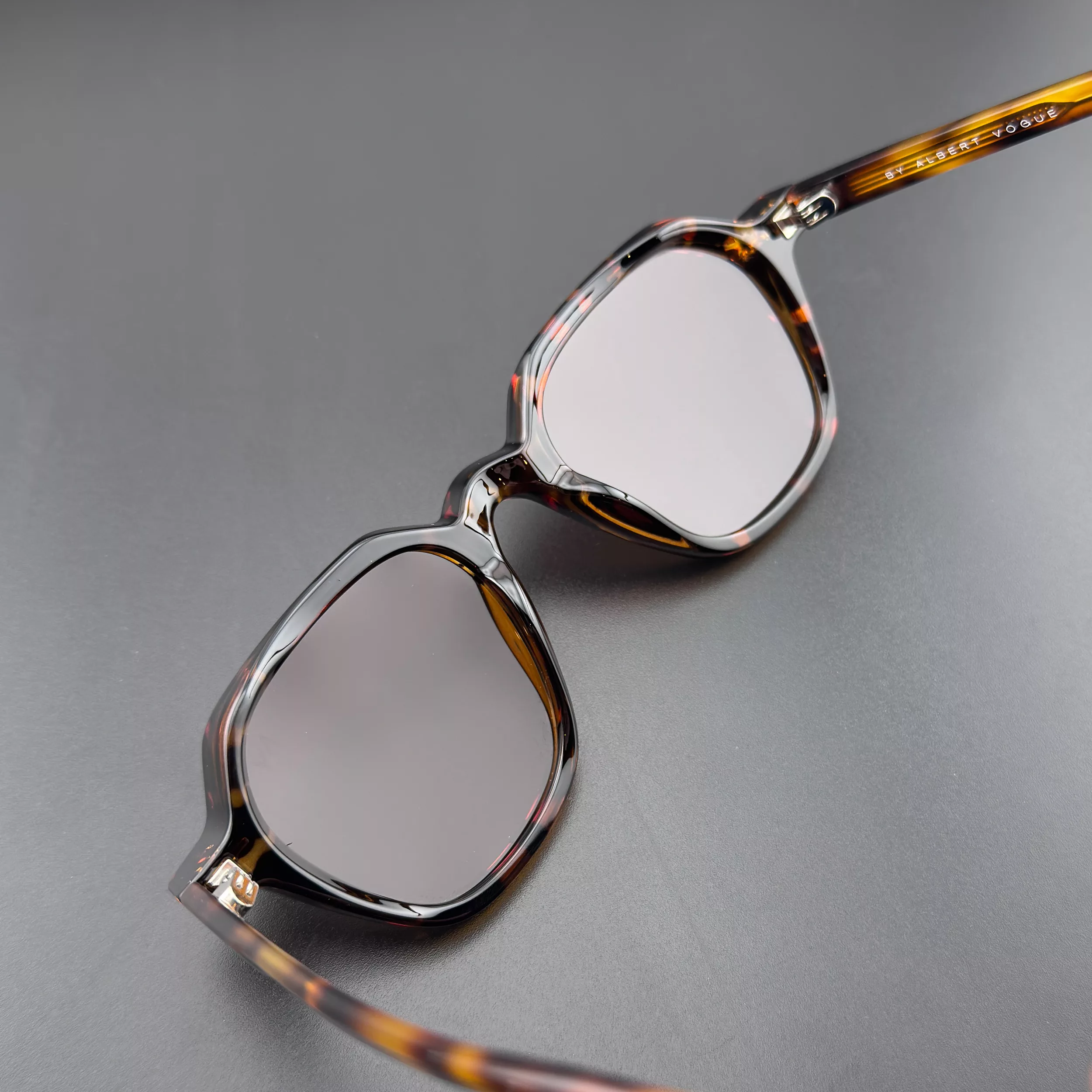 عینک آفتابی زنانه آلبرت وگ مدل S31103C2