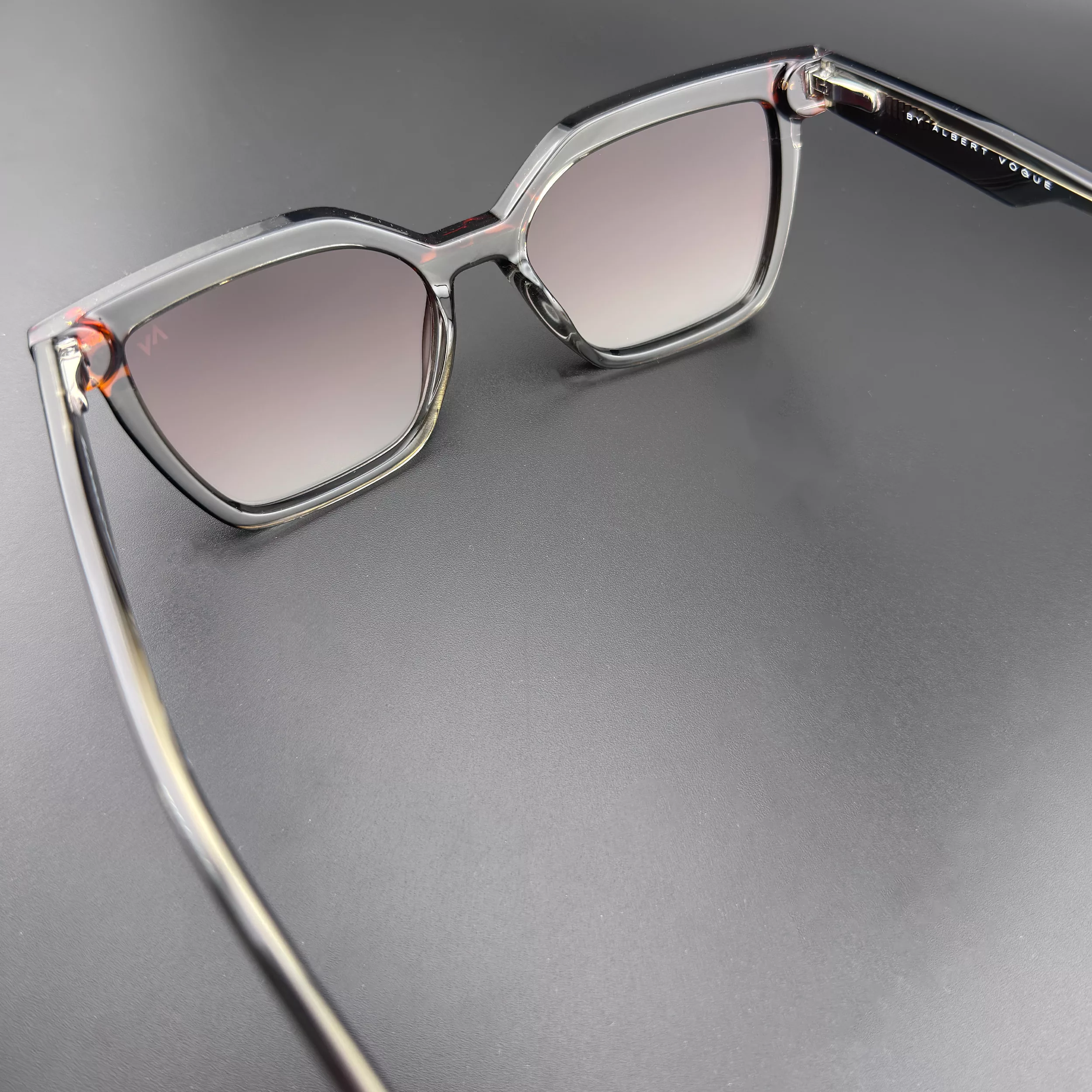 عینک آفتابی ویفرر زنانه آلبرت وگ مدل S26108C5 Acetate Avantgarde Visionary