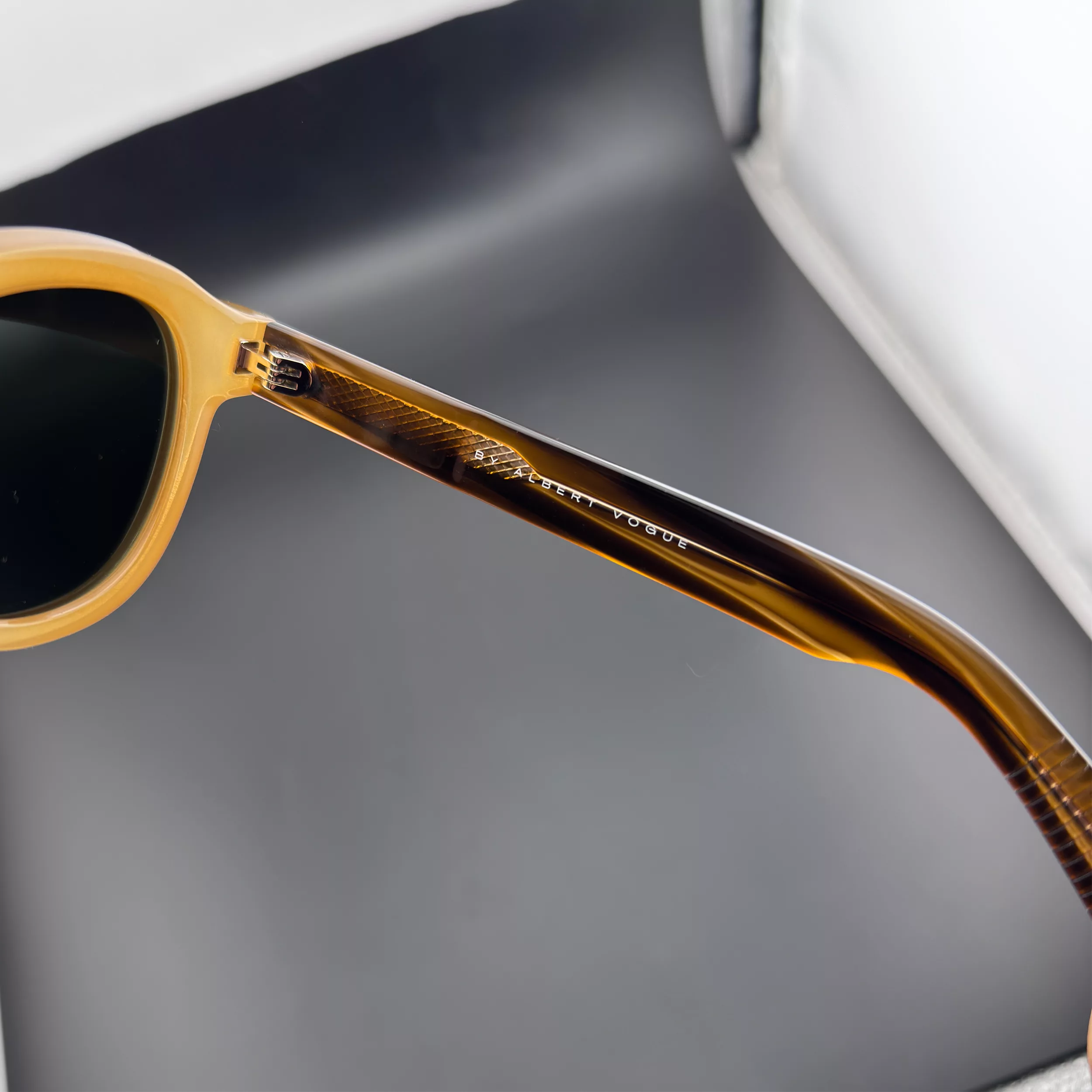 عینک آفتابی پنتوس پلاریزه آلبرت وگ مدل S31107-C3 Acetate Avantgarde Visionary