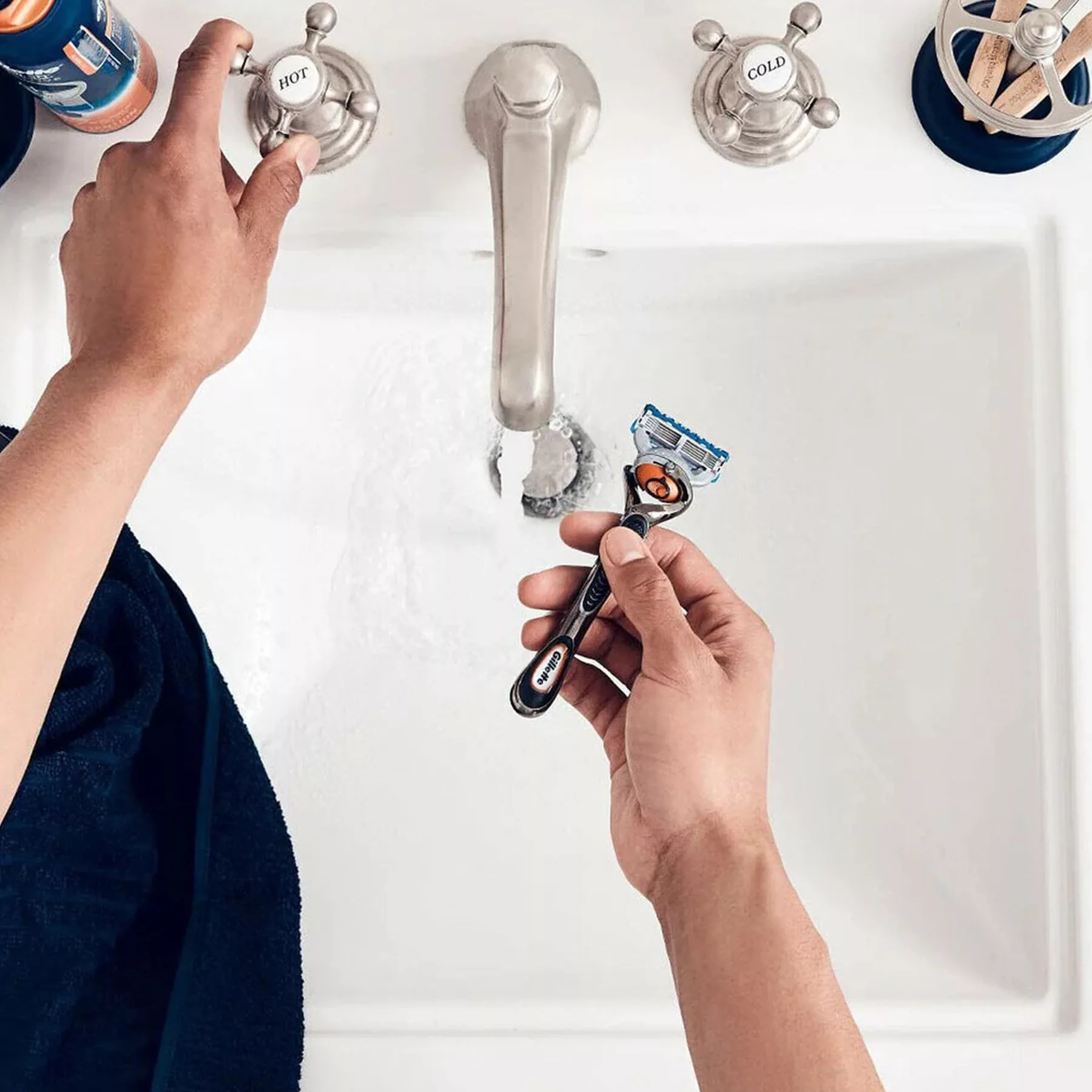 خود تراش ژیلت مدل fusion 5 proglide به همراه یدک مدل fusion 5 proglide بسته 4 عددی