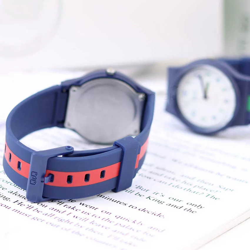 ساعت مچی عقربه ای زنانه کیو اند کیو مدل V06A-002Y