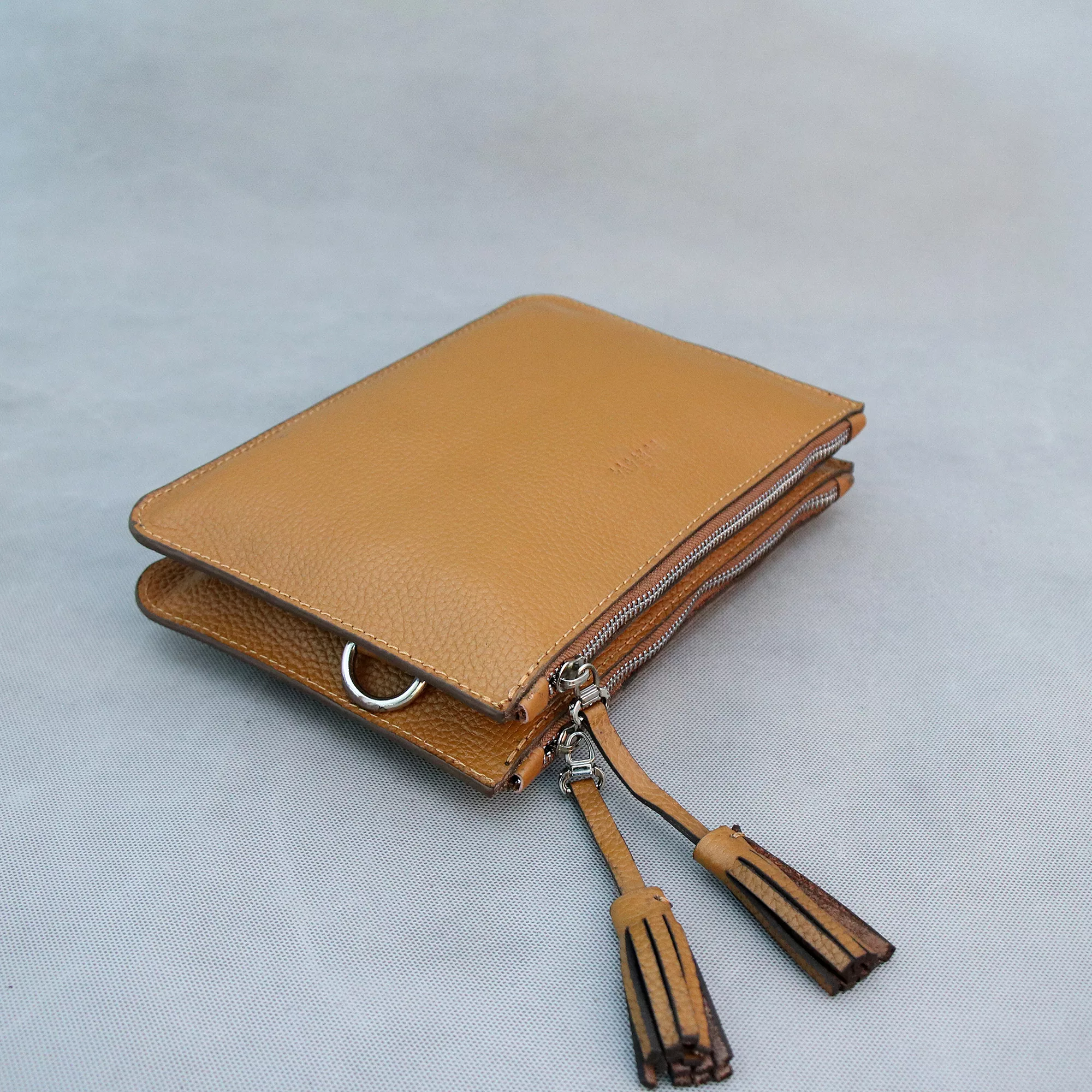 کیف دوشی زنانه چرم بارثاوا مدل 1392