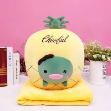 عروسک مدل آناناس بالشتی طرح دایناسور به همراه پتو کد A01 ارتفاع ۴۰ سانتی متر