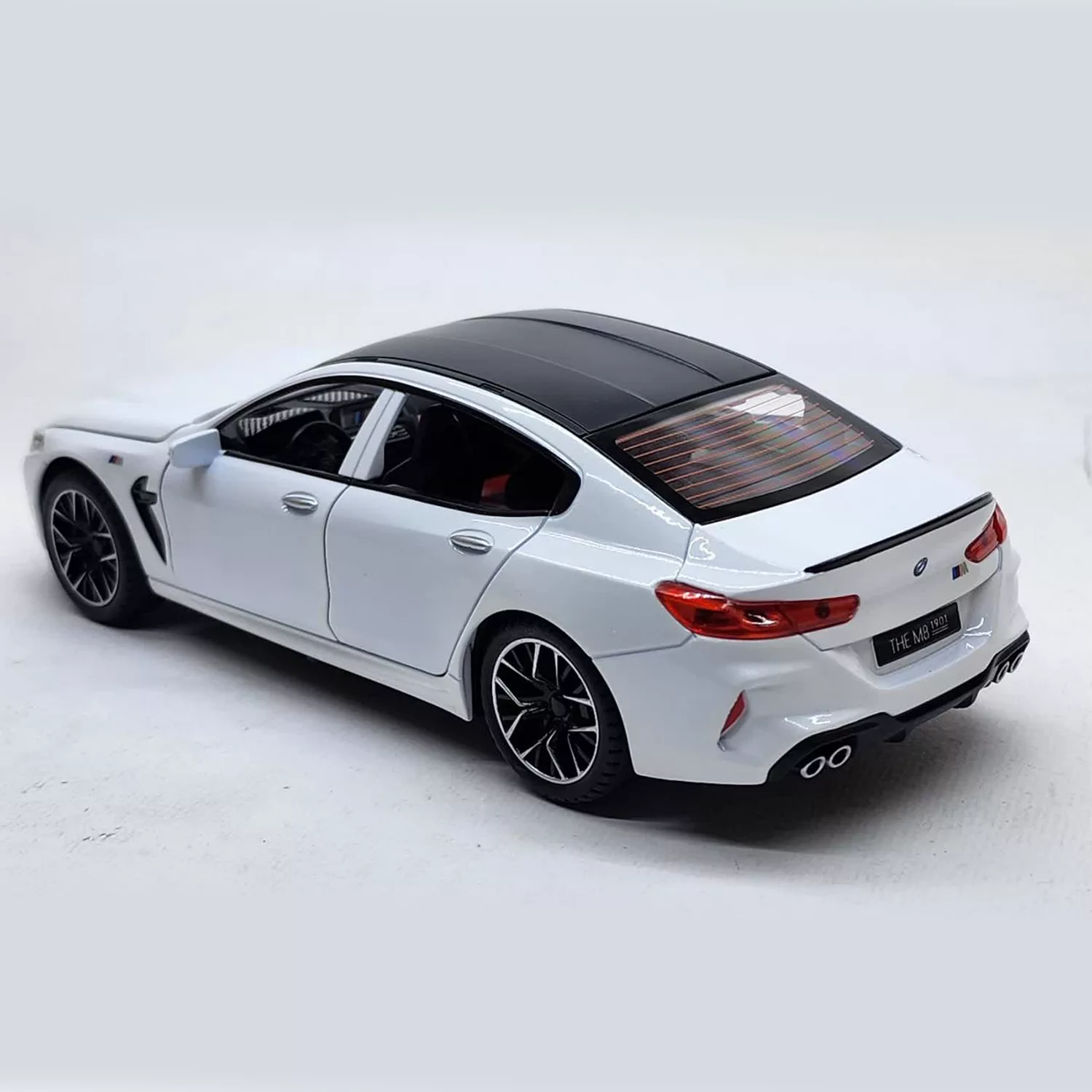 ماکت ماشین مدل عقبکش فلزی موزیکال BMW MANHART M8