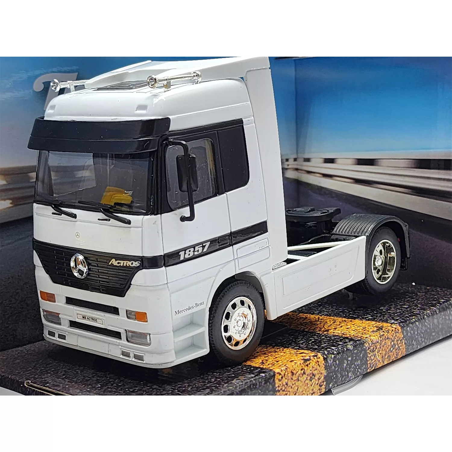 ماشین بازی ویلی مدل بنز طرح BENZ ACTROS