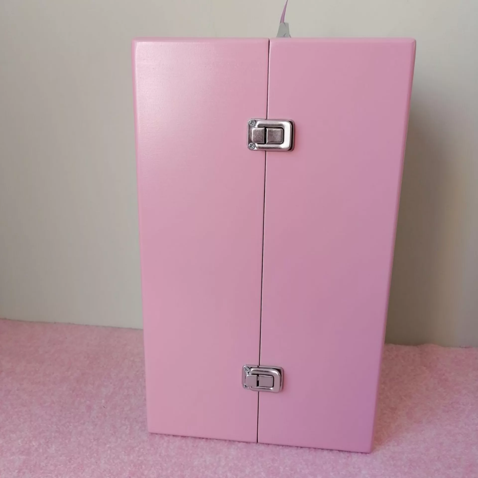 عروسک مدل کمد و لوازم ارتفاع 40 سانتی متر