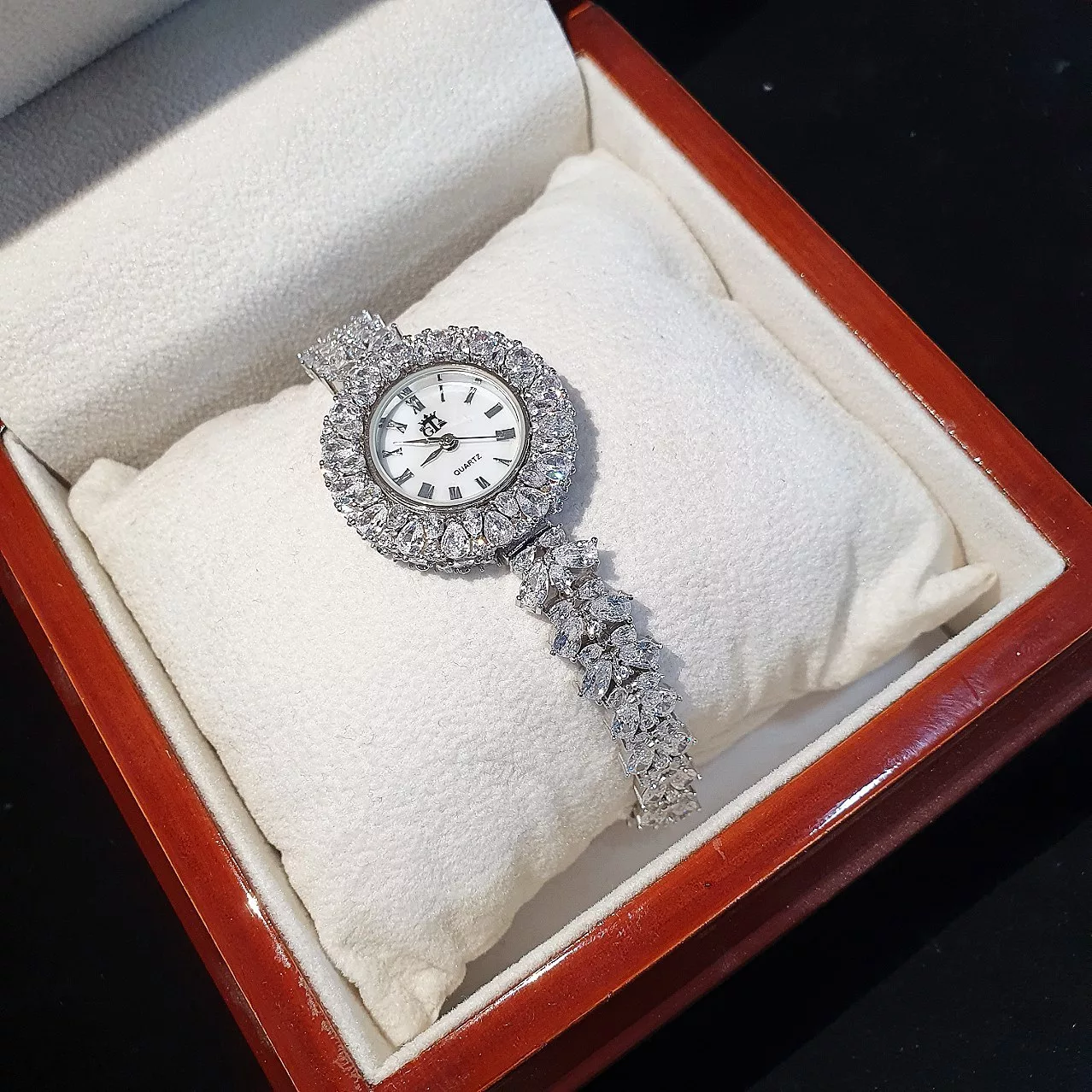 ساعت مچی عقربه ای نقره زنانه جی تی ای مدل نگین اشک