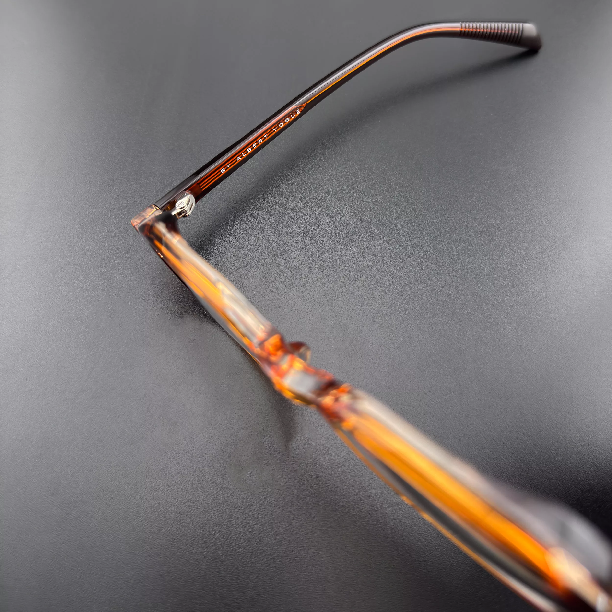 فریم عینک طبی مربعی آلبرت وگ
مدل S31103-C3-1 Acetate مناسب برای صورت گرد