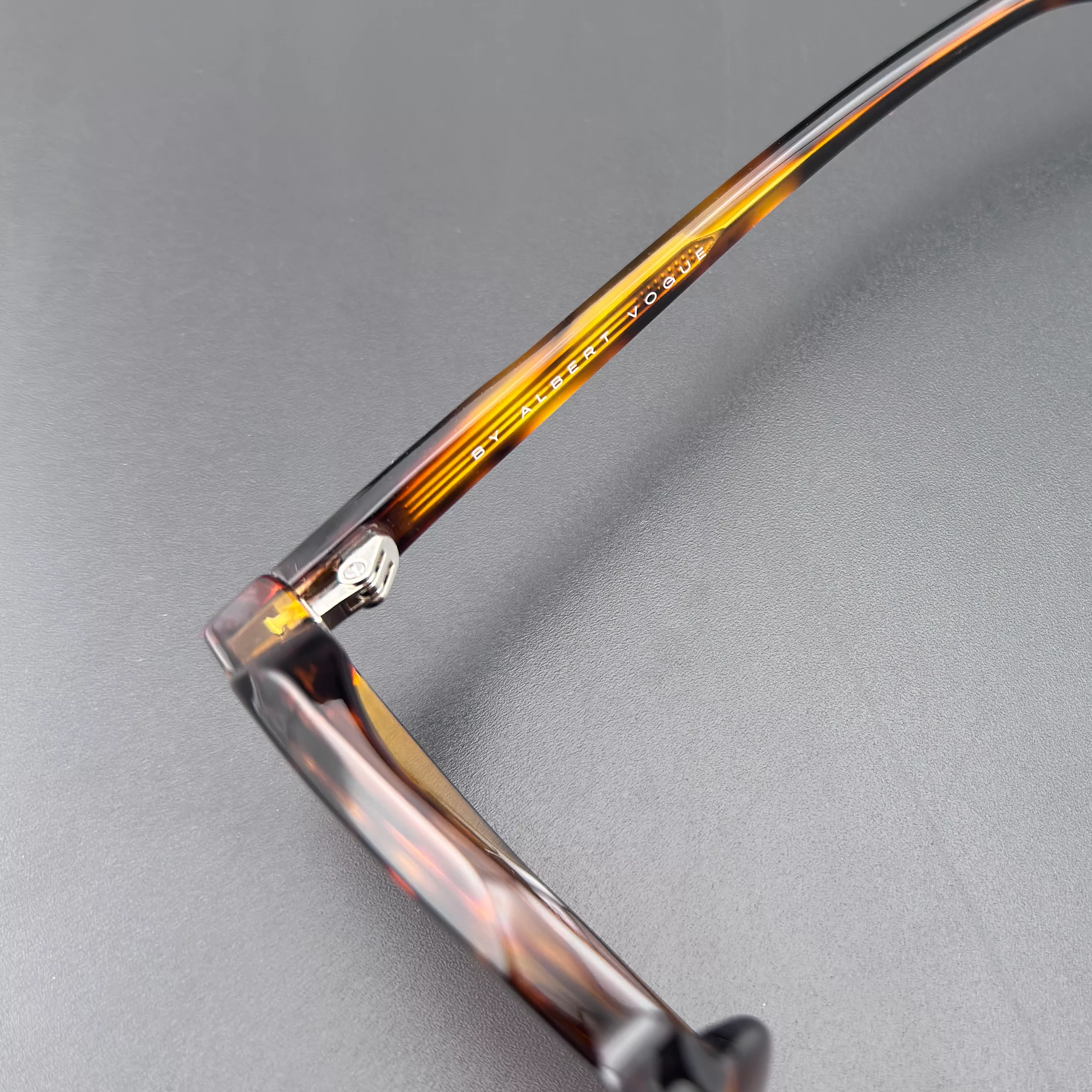 عینک آفتابی زنانه آلبرت وگ مدل S31103C2