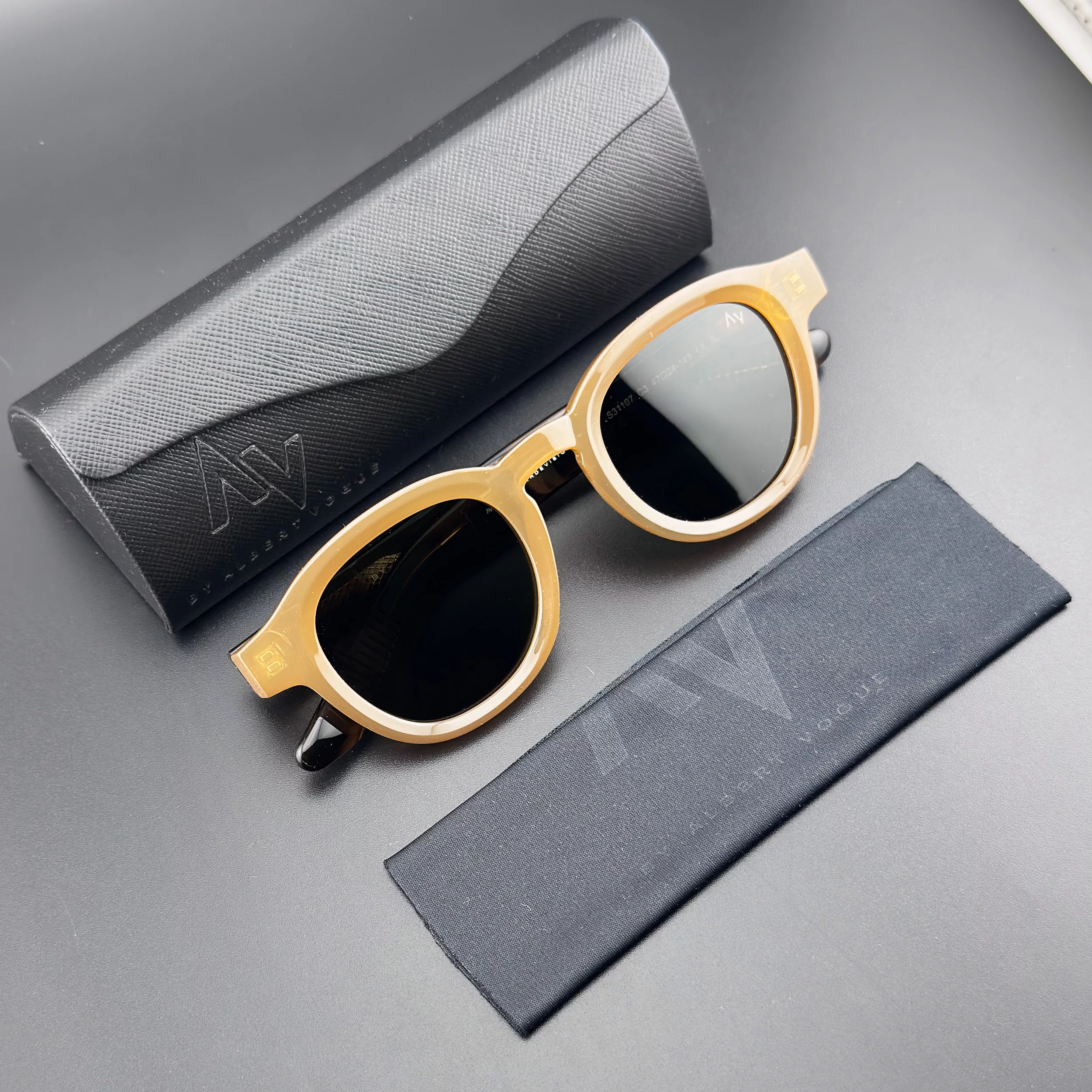 عینک آفتابی پنتوس پلاریزه آلبرت وگ مدل S31107-C3 Acetate Avantgarde Visionary